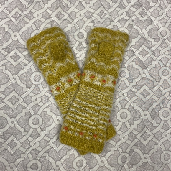 Anthropologie Accessories - French Knot Anthropologie fingerless gloves
